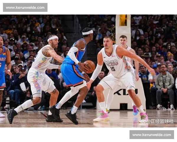 俄城球迷深夜燃情接机！雷霆携抢七战意返主场，全城静待终极一战