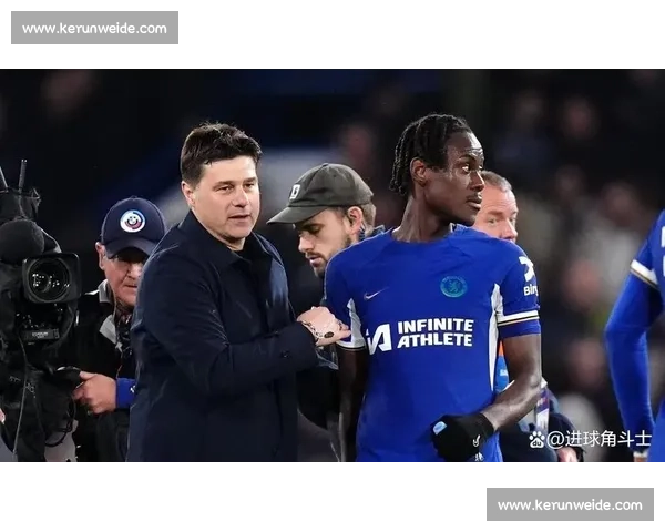 埃弗顿抢签曼城老将沃克 莫耶斯锁定右路关键拼图