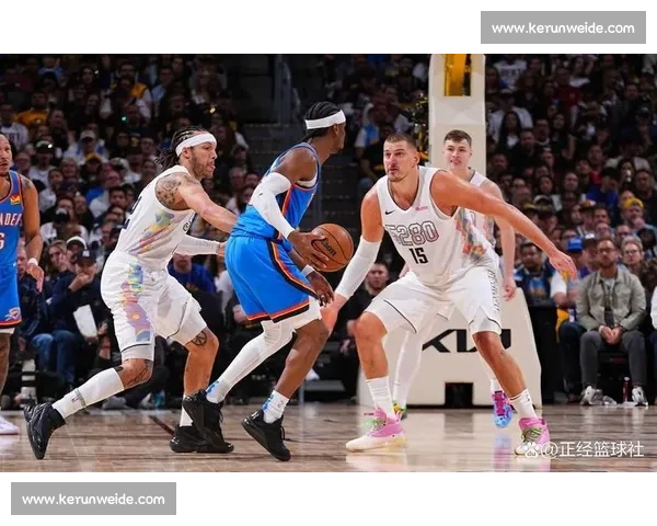 俄城球迷深夜燃情接机！雷霆携抢七战意返主场，全城静待终极一战